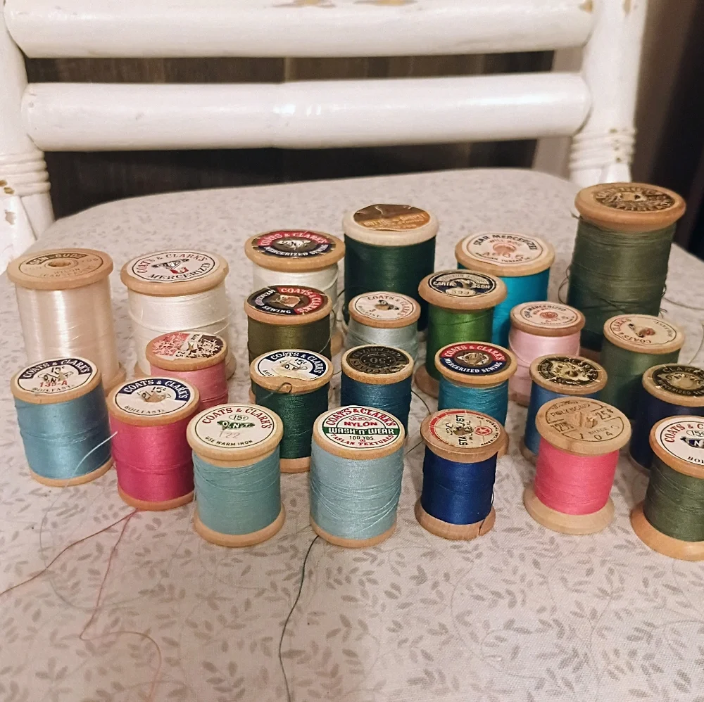 Vintage Assorted Sewing Thread With Wooden Spools Collection - Picture 6 of 7